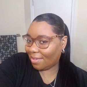 Meet your Posher, Renata